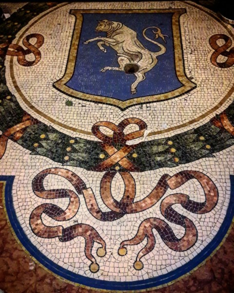 Герб Турина в галерее Витторио Эмануэла II